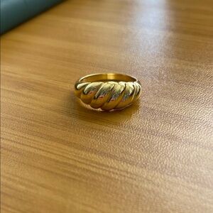 Elegant Gold-Toned Women's Ring
